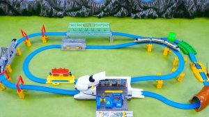 Поезда! Детская огромная железная дорога! Давай играть вместе!