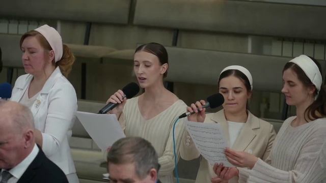 На коленях, в тиши..