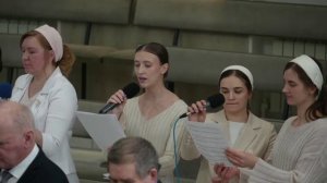 На коленях, в тиши..