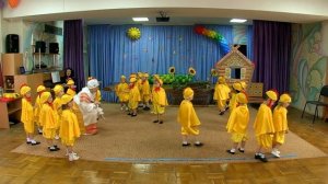 Вышла курочка гулять