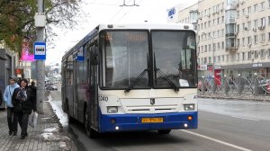 Автобус НефАЗ-5299-20-32 борт. №1040 маршрут 61 на остановке «Проспект Ленина»