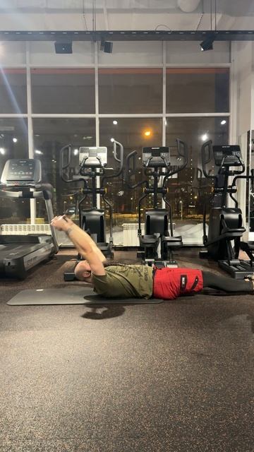 Полубанан с гантелью