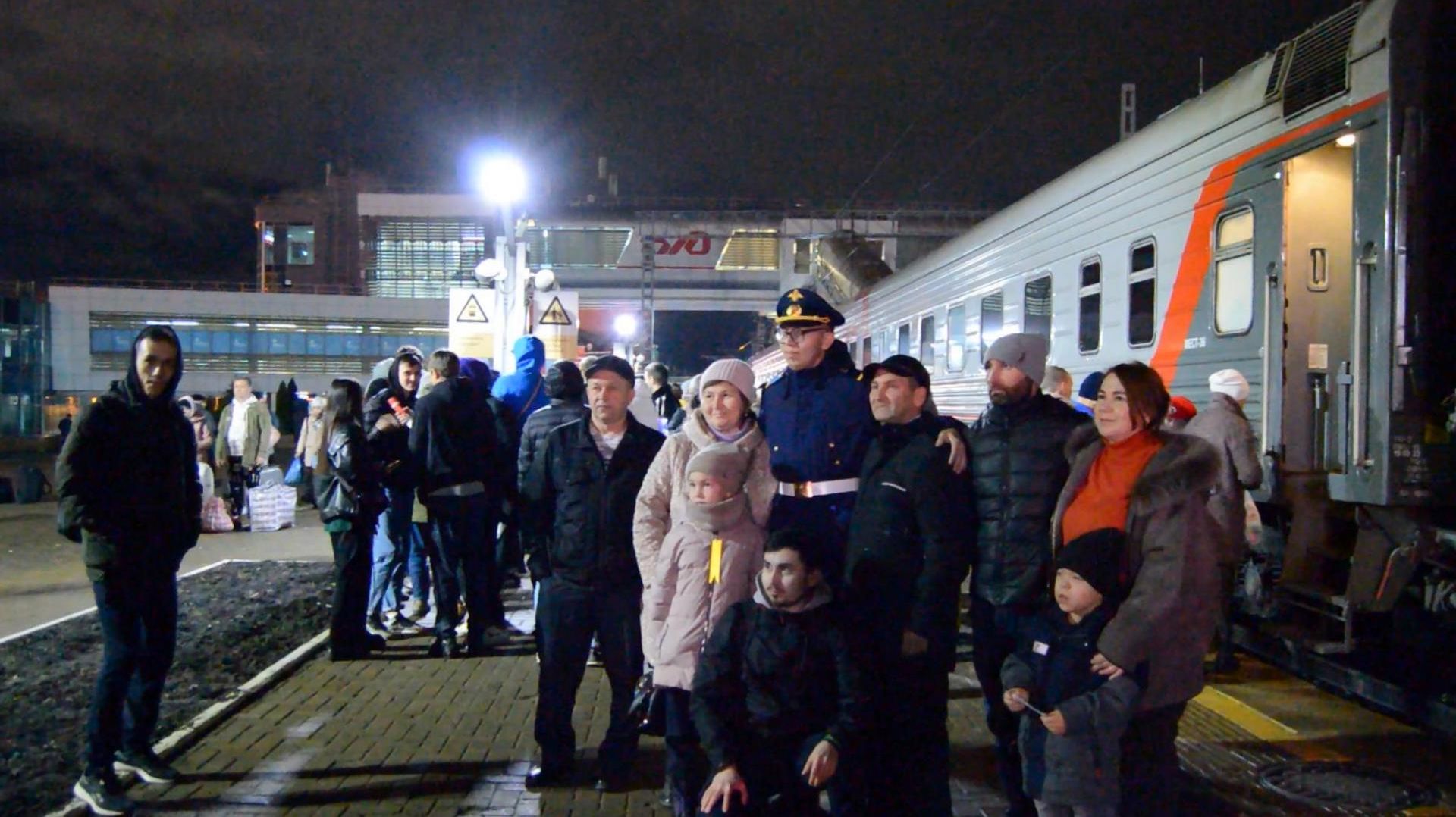 Встречают_солдат_на_вокзале_Казань-1_20221031