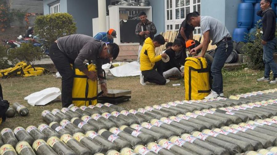 Наши партнеры в Непале получили кислород для  экспедиции Клуба  7 Вершин и Клуба 8000