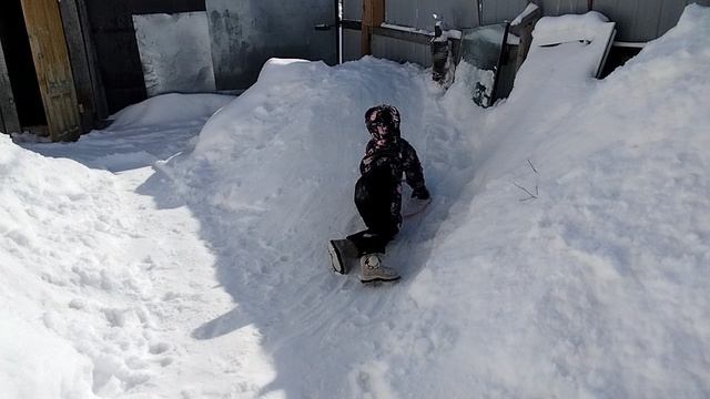 как мы катаемся на горке зимой