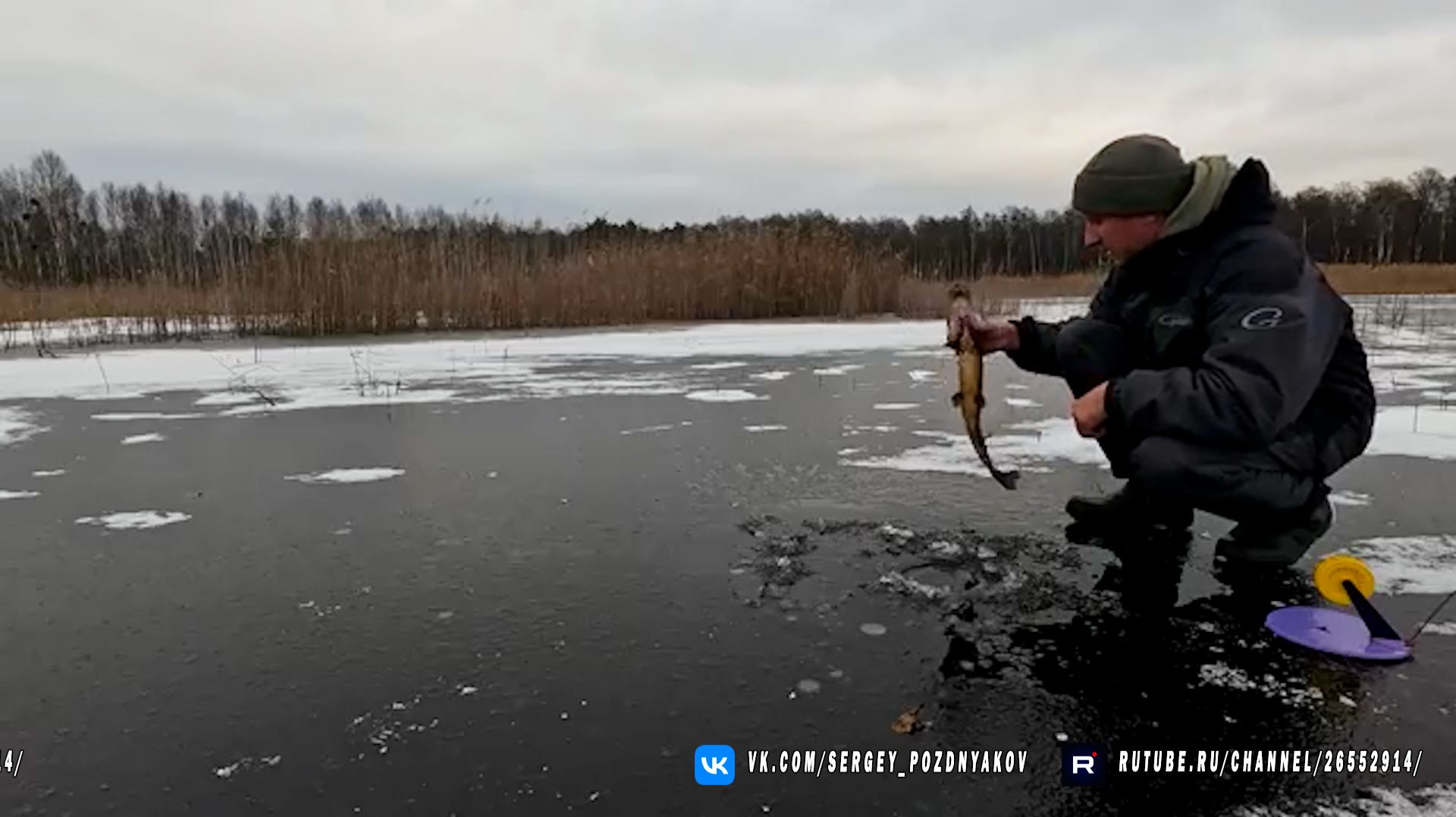 Зимняя подлёдная рыбалка на Щуку. Ночёвка на Льду, тёплая палатка и Метель