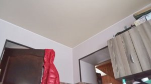 устроила дискотеку дома