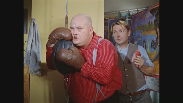 Тренируйся вон, на нём! Фрагменты из фильма "Операция «Ы» и другие приключения Шурика". 1965 г.