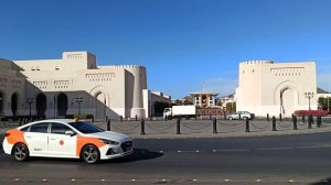 Ждём автобус чтобы уехать в Старый город!