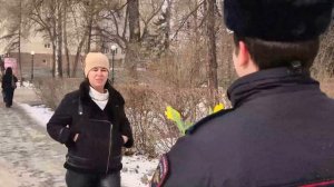 В Хакасии полицейские и общественники поздравляют жительниц республики с праздником весны