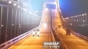 💥 Момент попадания в цель моста короля Фахда, который соединяет Бахрейн с Саудовской Аравией над Пе