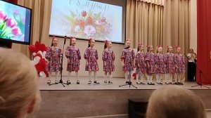 концерт с 8 марта МБОУ школы номер 132 песня сердечки исполняет Юлия чистова Мария Давыдова.