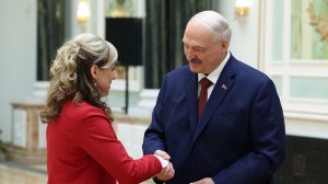 Лукашенко пообещал женщинам: Если хоть один мужик вас обидит, напишите мне, я обязательно отреагирую