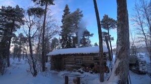Живу в лесной избе в морозы, добыл щуку.