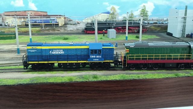 Модель ТЭМ9 в масштабе 1:87 от Major Models на макете