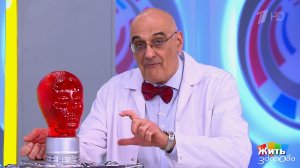 Лечусь по интернету: массаж шейных сосудов - не панацея, а потенциальный риск. Жить здорово! Фраг...