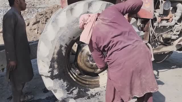 Раз, два и готово! Пакистанские механики. Ремонт трактора