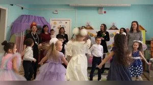 Праздничный концерт  «Праздник  женщин дорогих»  в старшей группе 5-6 лет  с родителями