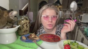 МУКБАНГ РУССКИЙ БОРЩ ПОРА ПОЖРАТЬ СМАЧНО И ОТВЕТИТЬ ХЕЙТЕРЮШКАМ