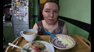 Завтрак: манная каша, сосиски и хлебушек/еда/вкусная еда/ завтрак