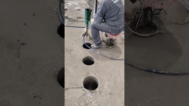 Серийное алмазное сверление отверстий диаметром 250мм.