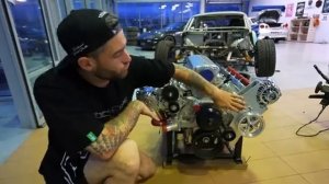 мы поставили мотор от лодки в мустанг Кена блока