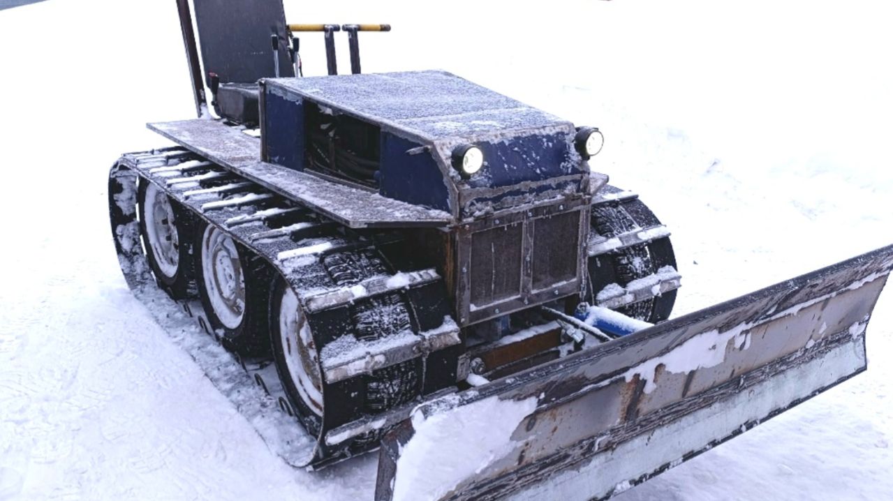 Самодельный гусеничный трактор для расчистки снега