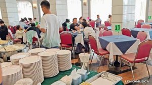 Бангкок, Тайланд. Знакомимся с тайской едой в ресторане. Чудо блинчик, чем он наполнен?