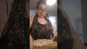 НЕЖНЫЙ САЛАТ С АНАНАСАМИ И КИВИ.