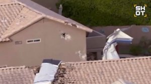 Момент падения самолёта на жилые дома в США. Пострадали минимум три человека.