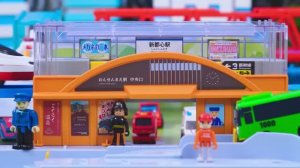 Поезда! Детская огромная железная дорога! Давай играть вместе!