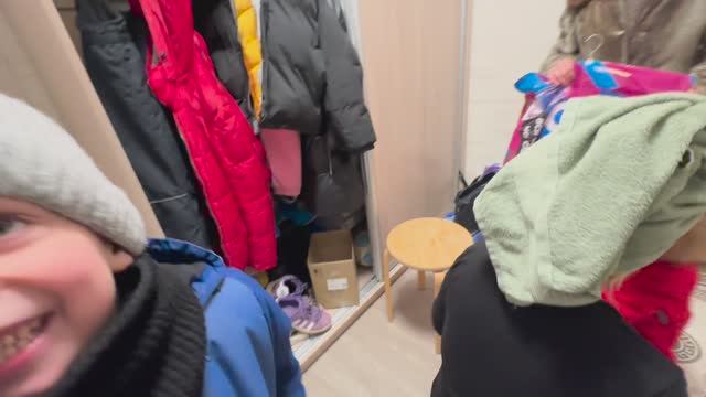 МАЛЫШИ ВСТРЕЧАЮТ РОДИТЕЛЕЙ: Вернулись с Пхукета в снежный Новосибирск, ШОК организма! HAPPY YAN