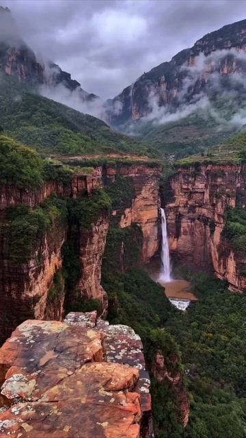 Горы Тайханшань — это величественный горный хребет