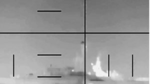 Кадры поражения иранского корабля торпедой