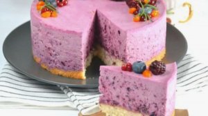 Суфле с ягодами черники, малины, ежевики.