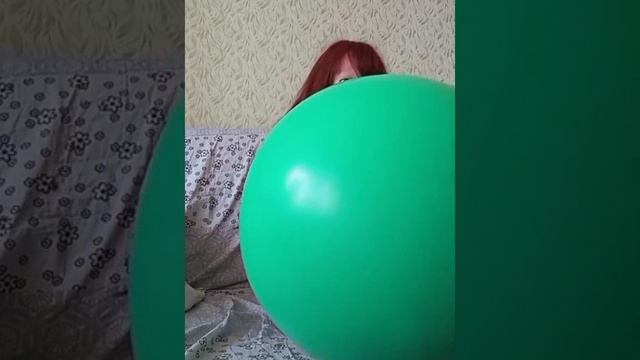 Doll blow to pop balloon big green
