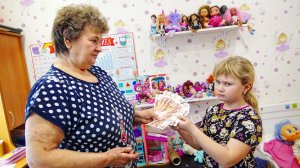 ГРИФЕРША УКРАЛА 120 000 РУБЛЕЙ У БАБУШКИ В РЕАЛЬНОЙ ЖИЗНИ И ЗАДОНАТИЛА В МАЙНКРАФТ!