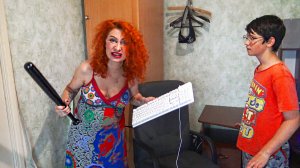 МАТЬ РАЗБИЛА БИТОЙ КЛАВИАТУРУ С МЫШКОЙ СЫНУ В РЕАЛЬНОЙ ЖИЗНИ ИЗ-ЗА МАЙНКРАФТ!