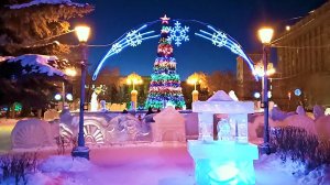 Магнитогорск, новогодний сквер Металлургов с ледяным городком и ёлкой (11.01.2023)