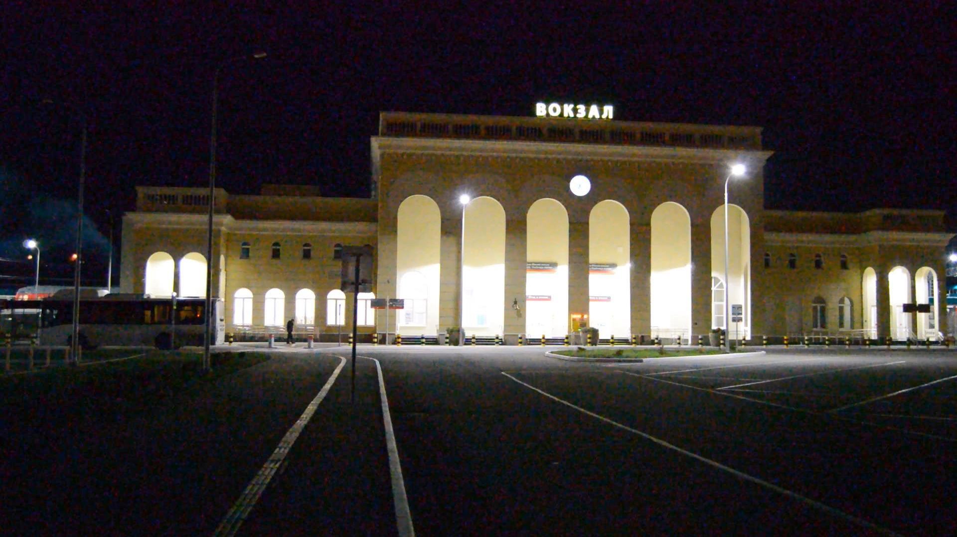 Вокзал_станции_Керчь-Южная_ночью_20221027
