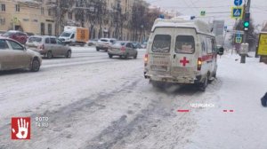 Молодая челябинка повредила ногу на скользком тротуаре у “Детского мира”