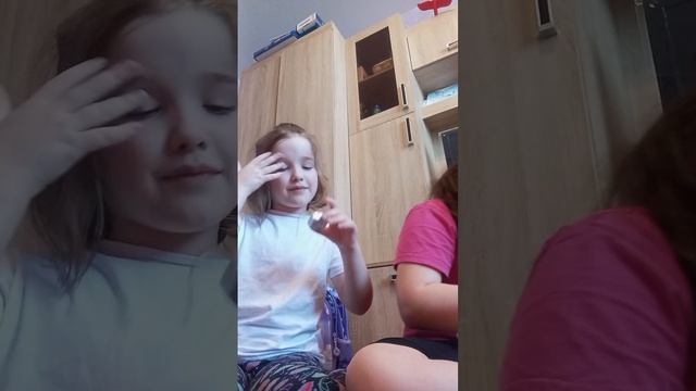 делаю с подругой дом для хомяка из картона❤