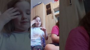 делаю с подругой дом для хомяка из картона❤