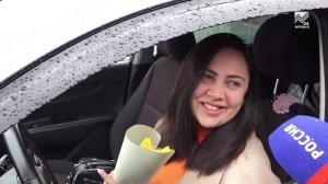 Праздничная акция: цветы от ГИБДД для автоледи