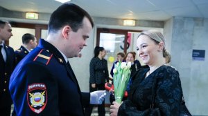 Нежный праздник для сильных дам: как поздравили женщин-полицейских