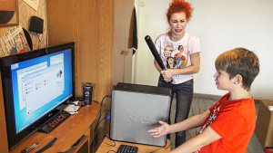 МАТЬ РАЗБИЛА БИТОЙ КОМПЬЮТЕР СЫНУ В РЕАЛЬНОЙ ЖИЗНИ ИЗ-ЗА МАЙНКРАФТ!