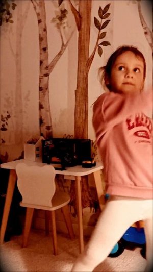 Это моя троюродная сестра зажигает!!!