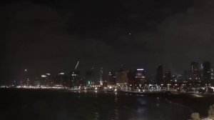 Тель-Авив уже стал великим. Одна за другой прилетают волны баллистики.