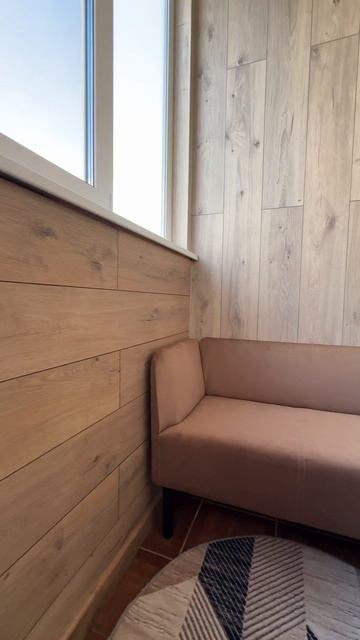 Отделка и остекление балкона неправильной формы в Москве