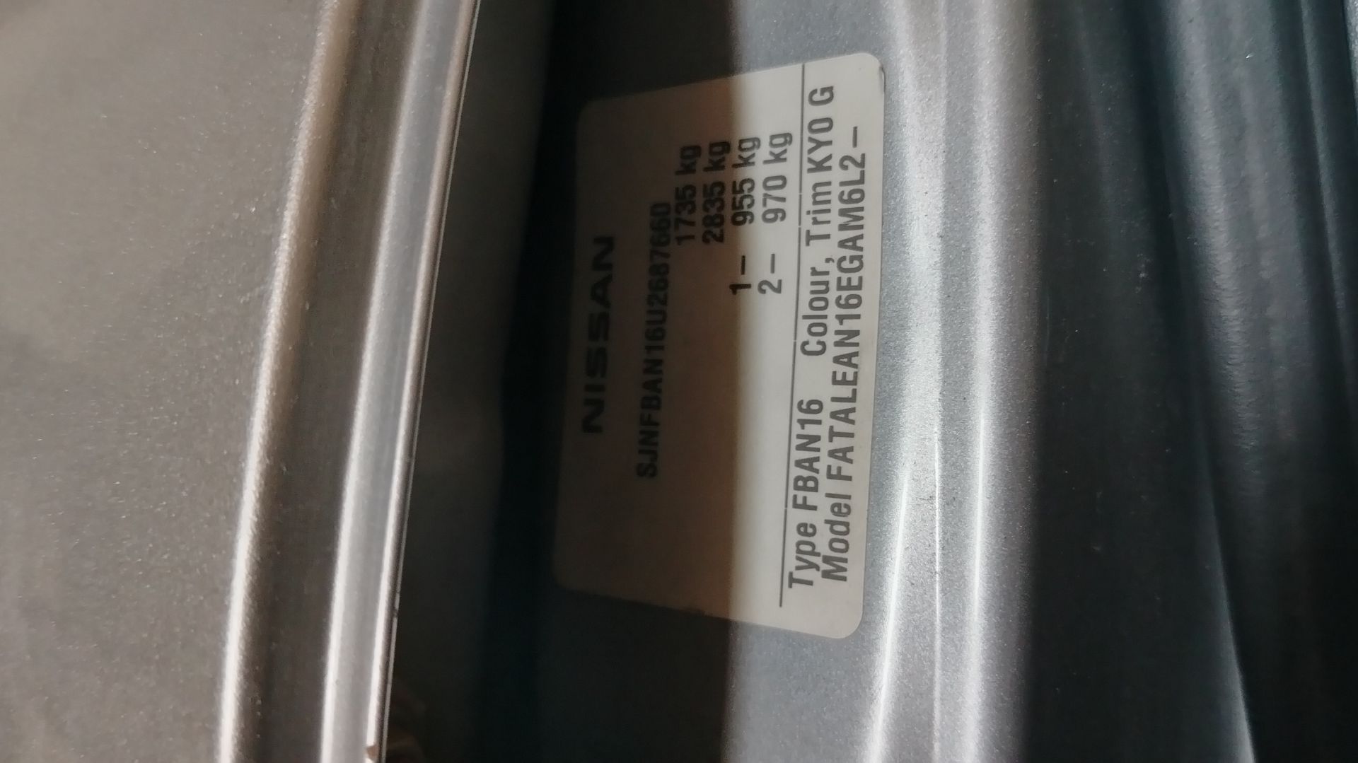 Где находится код краски кузова Nissan Almera N16